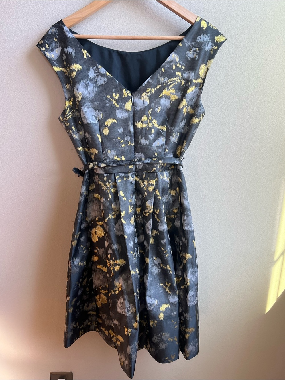 Eliza J. Floral Jacquard Cap
Sleeve Black Gold Metallic Fit &
Flare Dress ⢠NWOT - Picture 6 of 9